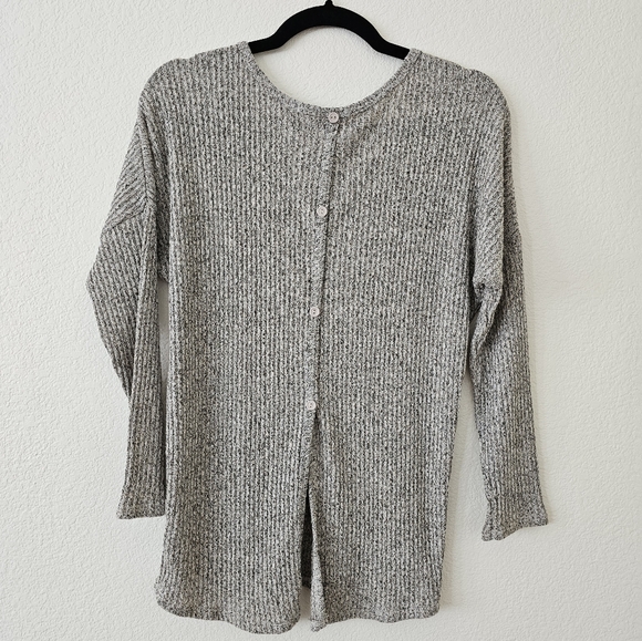 Cozy Gray Ribbed Sweater - Picture 3 of 7